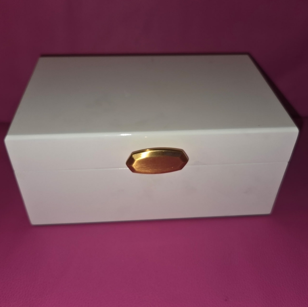 Kendra Scott White and Gold Jewelry Box